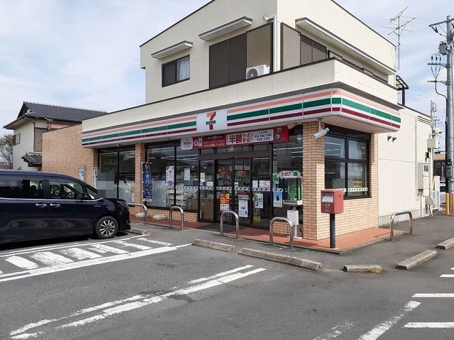 近くのコンビニまで550m（徒歩7分）