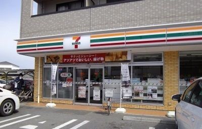 近くのセブンイレブン高松木太町川西店まで450m（徒歩6分）