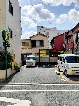 近くのリパーク早稲田鶴巻町第６まで30m（徒歩1分）