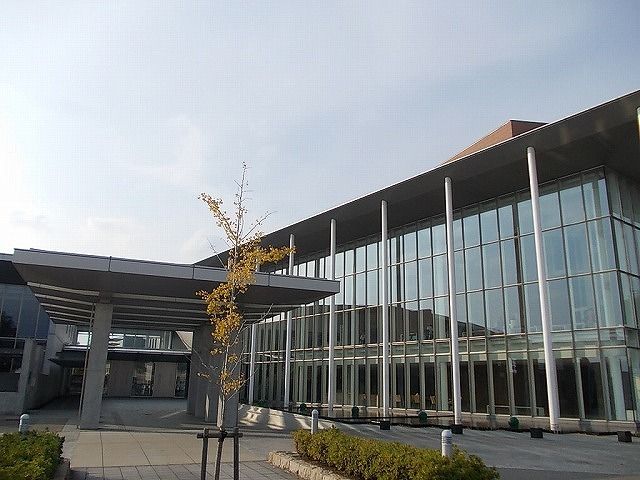 近くの津幡町文化会館シグナスまで750m(徒歩10分)