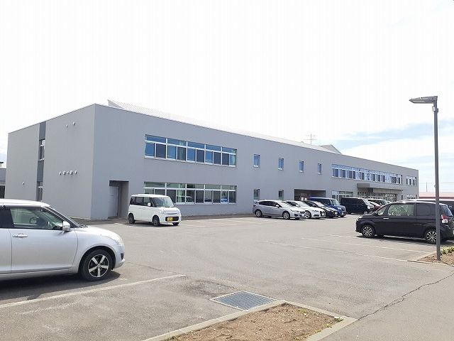 近くの留萌小学校まで800m（徒歩10分）