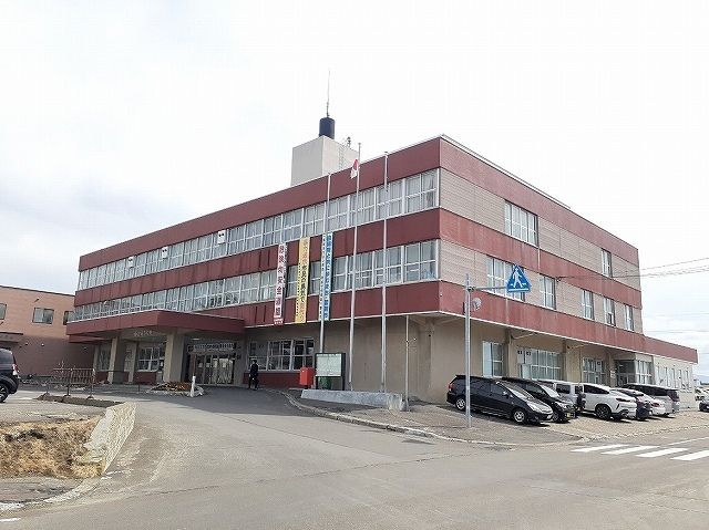 近くの留萌市役所まで1,700m（徒歩22分）