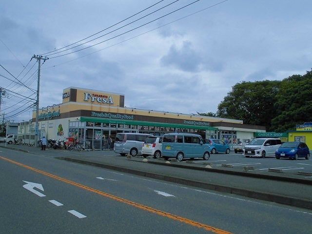 近くのたからやフレサ磯部店まで1,300m（徒歩17分）