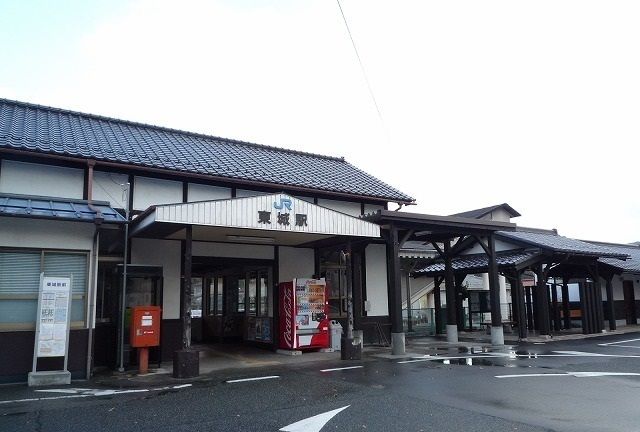 近くの東城駅まで450m（徒歩6分）