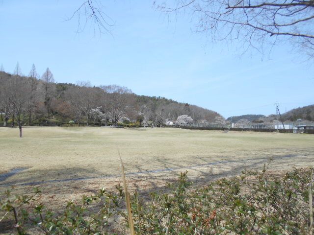 近くの岐阜市畜産センター公園まで450m（徒歩6分）