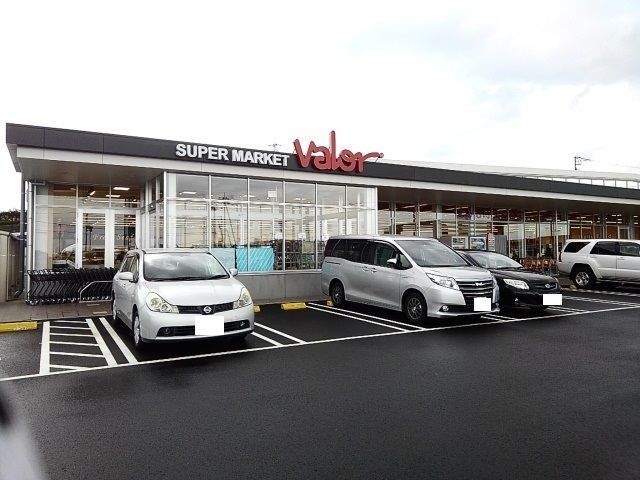 近くのバロー新富士店まで1,400m（徒歩18分）