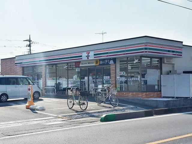 近くのセブンイレブンまで450m（徒歩6分）