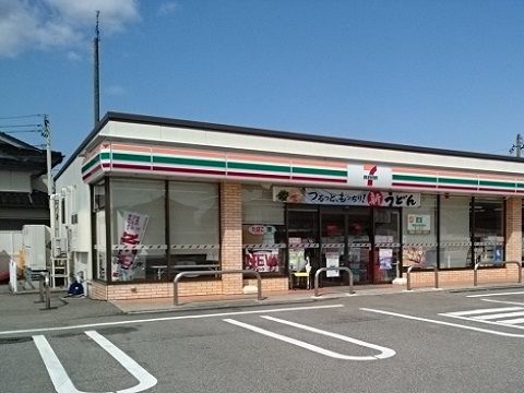 近くのセブンイレブン富山笹倉店まで700m(徒歩9分)