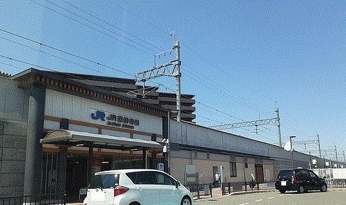 近くのＪＲ総持寺駅まで700m（徒歩9分）