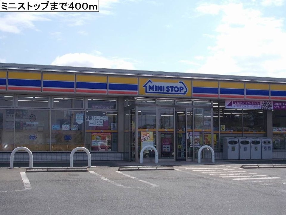 近くのコンビニまで400m（徒歩5分）