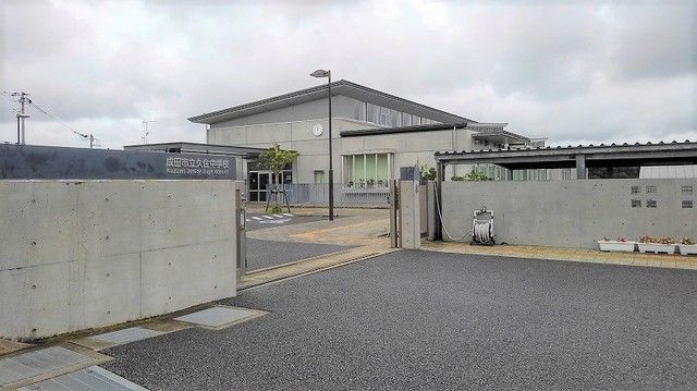 近くの中学校まで400m（徒歩5分）