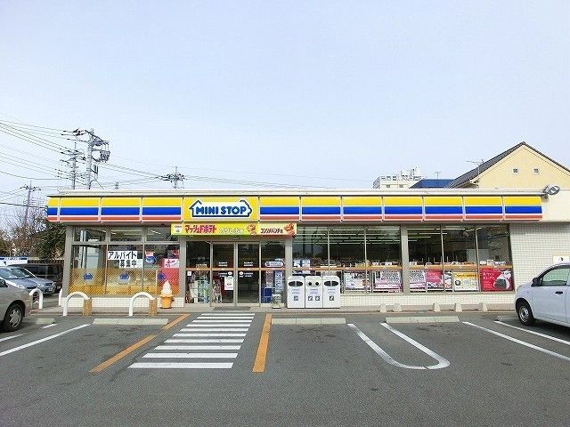 近くのミニストップ前橋交通公園前店まで280m（徒歩4分）
