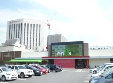 近くのサンライト・メロン店まで800m(徒歩10分)