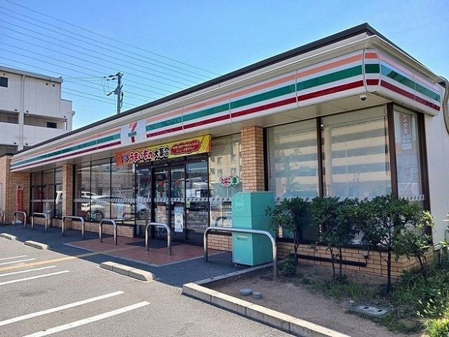 近くのコンビニまで500m（徒歩7分）