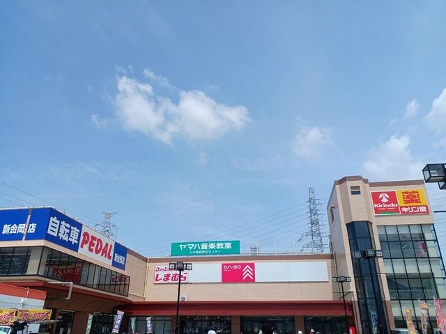 近くのスーパーまで670m（徒歩9分）