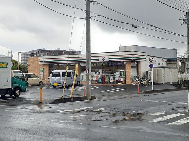 近くのセブンイレブン浦和内谷4丁目店まで600m（徒歩8分）