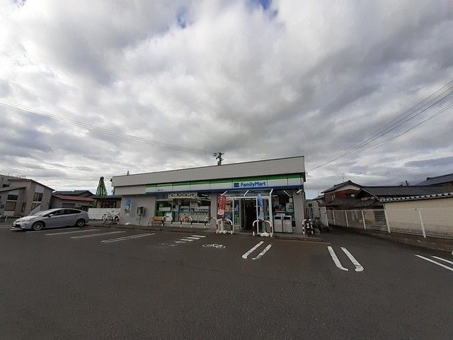 近くのファミリーマート五泉あこみ店まで410m(徒歩6分)