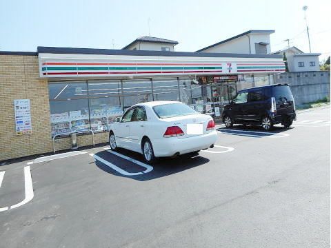 近くのセブンイレブン須賀川南上町店まで800m(徒歩10分)