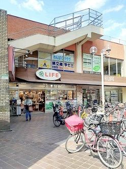 近くのLIFE板橋店まで184m（徒歩3分）