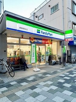 近くのファミリーマート新板橋駅前店まで217m（徒歩3分）