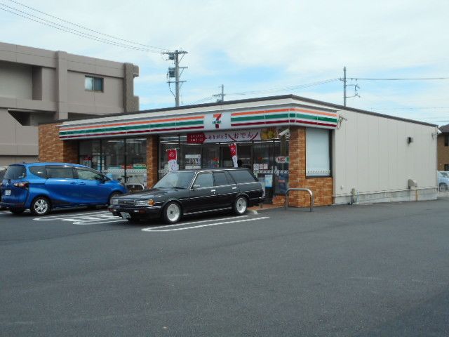 近くのセブンイレブン日永西５丁目店まで1,200m（徒歩15分）