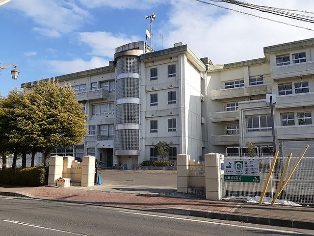 近くの富谷市立日吉台中学校まで700m（徒歩9分）