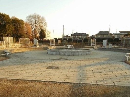 近くのバラ園まで970m（徒歩13分）