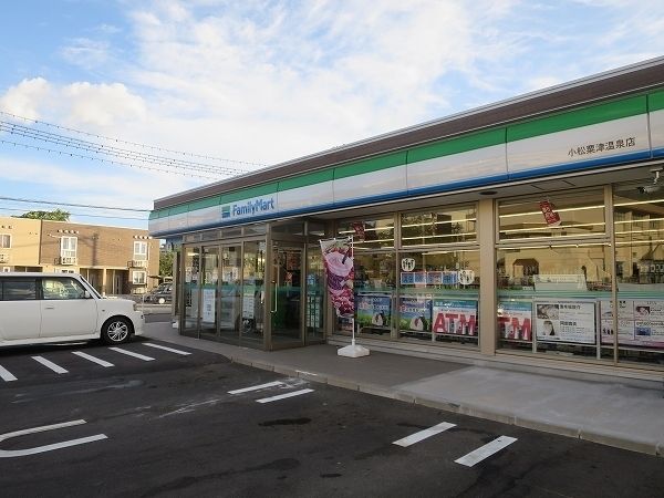 近くのファミリーマートまで350m(徒歩5分)
