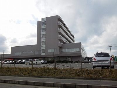 近くの新潟臨港病院まで900m（徒歩12分）