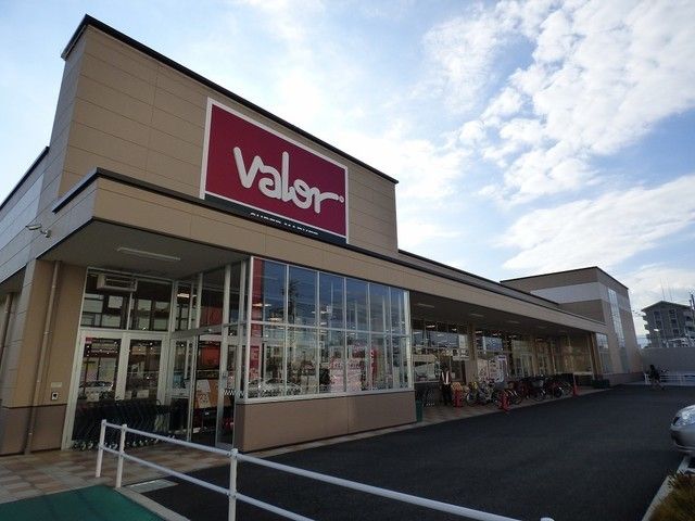 近くのバロー 下鳥羽店まで950m（徒歩12分）
