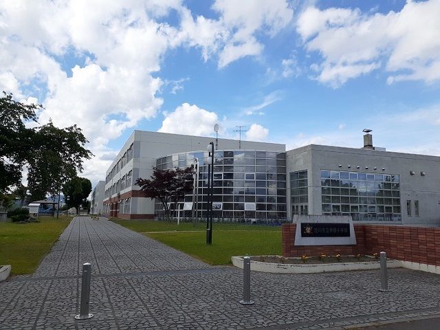 近くの旭川市立神居小学校まで1,100m（徒歩14分）