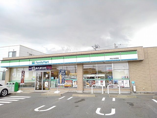 近くのファミリーマート浜松小池町西店まで650m（徒歩9分）