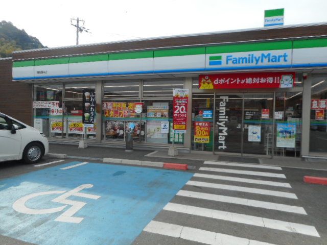 近くのファミリーマート重根店様まで2,300m（徒歩29分）