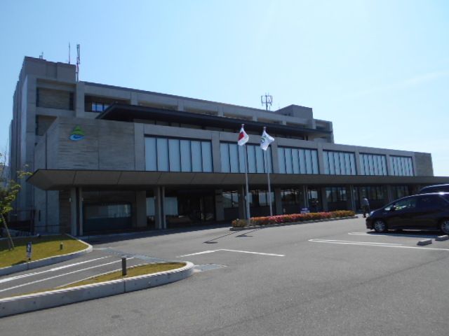 近くの海南市役所様まで2,900m（徒歩37分）