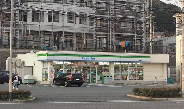 近くのコンビニまで900m（徒歩12分）