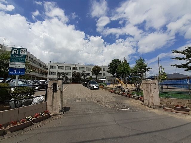 近くの早通小学校まで309m（徒歩4分）
