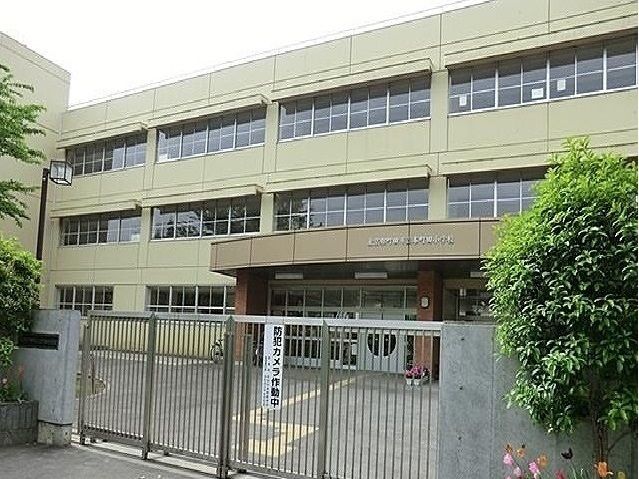 近くの小学校まで850m（徒歩11分）