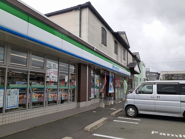 近くのコンビニまで500m（徒歩7分）
