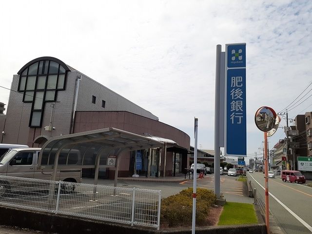近くの銀行まで1,100m（徒歩14分）
