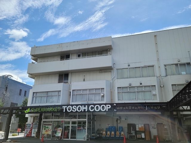 近くの東ソー生協店まで550m（徒歩7分）