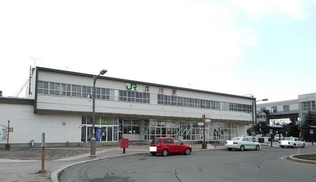 近くの深川駅まで350m（徒歩5分）