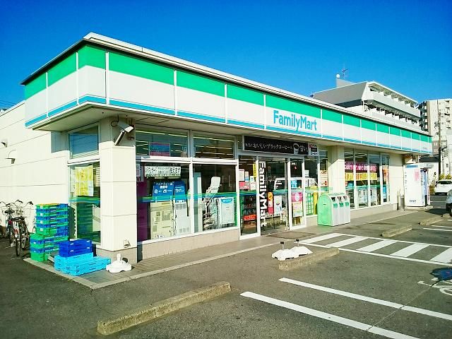 近くのファミリーマート　今伊勢店まで450m（徒歩6分）