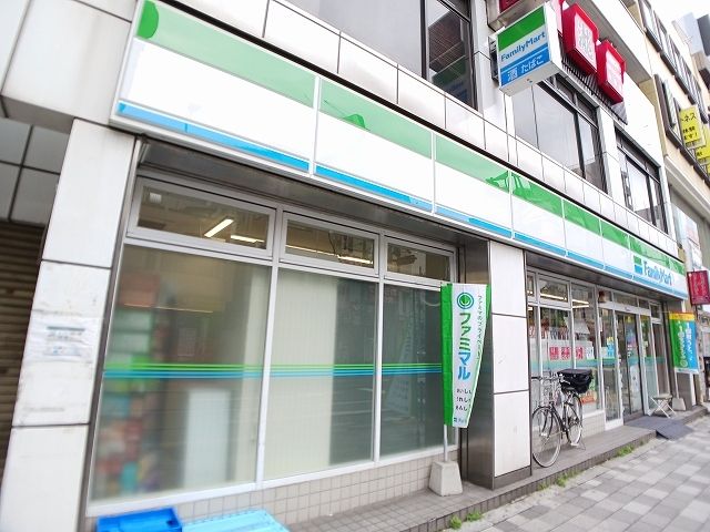 近くのファミリーマートまで230m(徒歩3分)