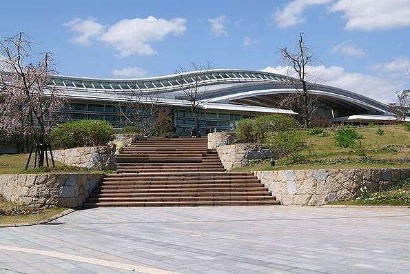 近くの公園まで3,300m（徒歩42分）