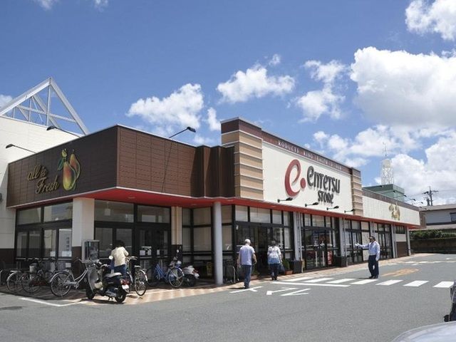 近くの遠鉄ストア 初生店まで800m（徒歩10分）