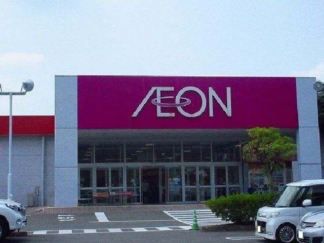 近くのイオン江北店まで450m（徒歩6分）