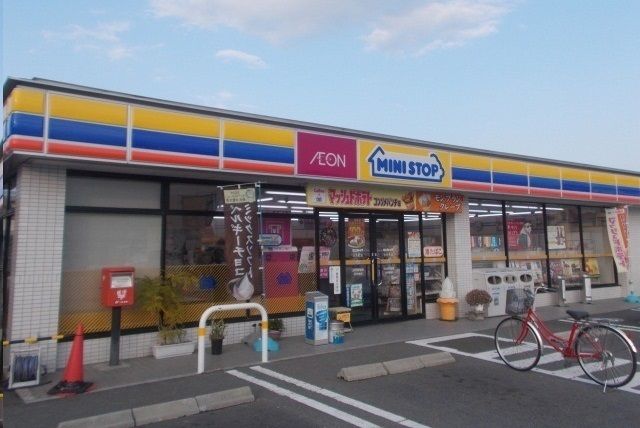 近くのミニストップ小村町店様まで550m（徒歩7分）