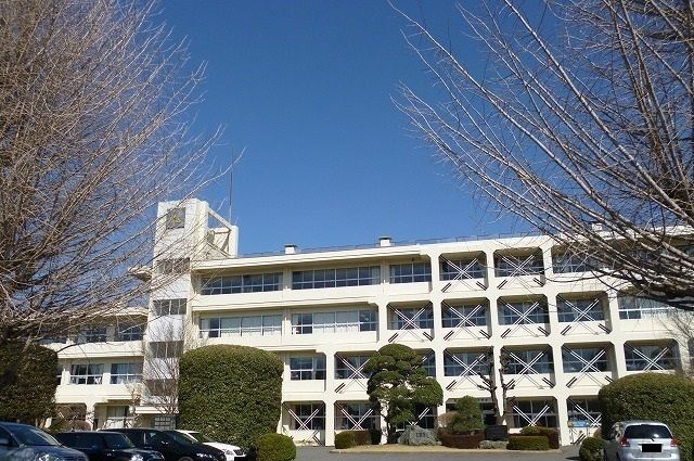 近くの中村中学校まで1,020m（徒歩13分）