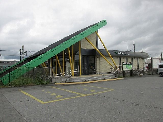 近くの烏山駅まで1,800m（徒歩23分）