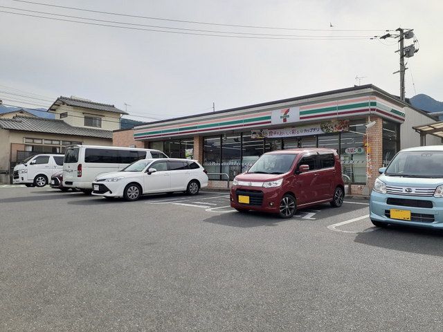 近くのセブンイレブン福岡早良2丁目店まで700m(徒歩9分)